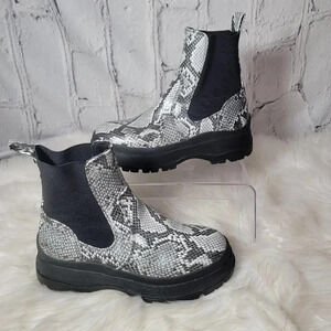 NOISE Alfie Lug Style Boot Grey Snake Print Women 7 Vegan Chunky Pull On Bootie